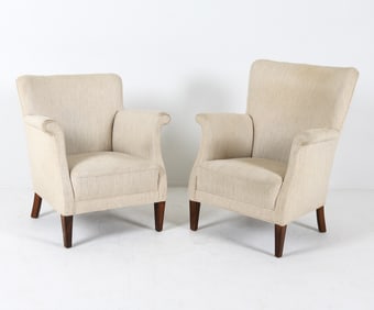 PAIR OF FRITZ HANSEN STYLE WOOL LOUNGE CHAIRS