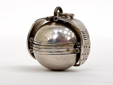 VINTAGE MEXICAN TAXCO SILVER ORB BALL LOCKET