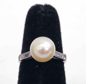 DIAMOND, PEARL, & PLATINUM RING