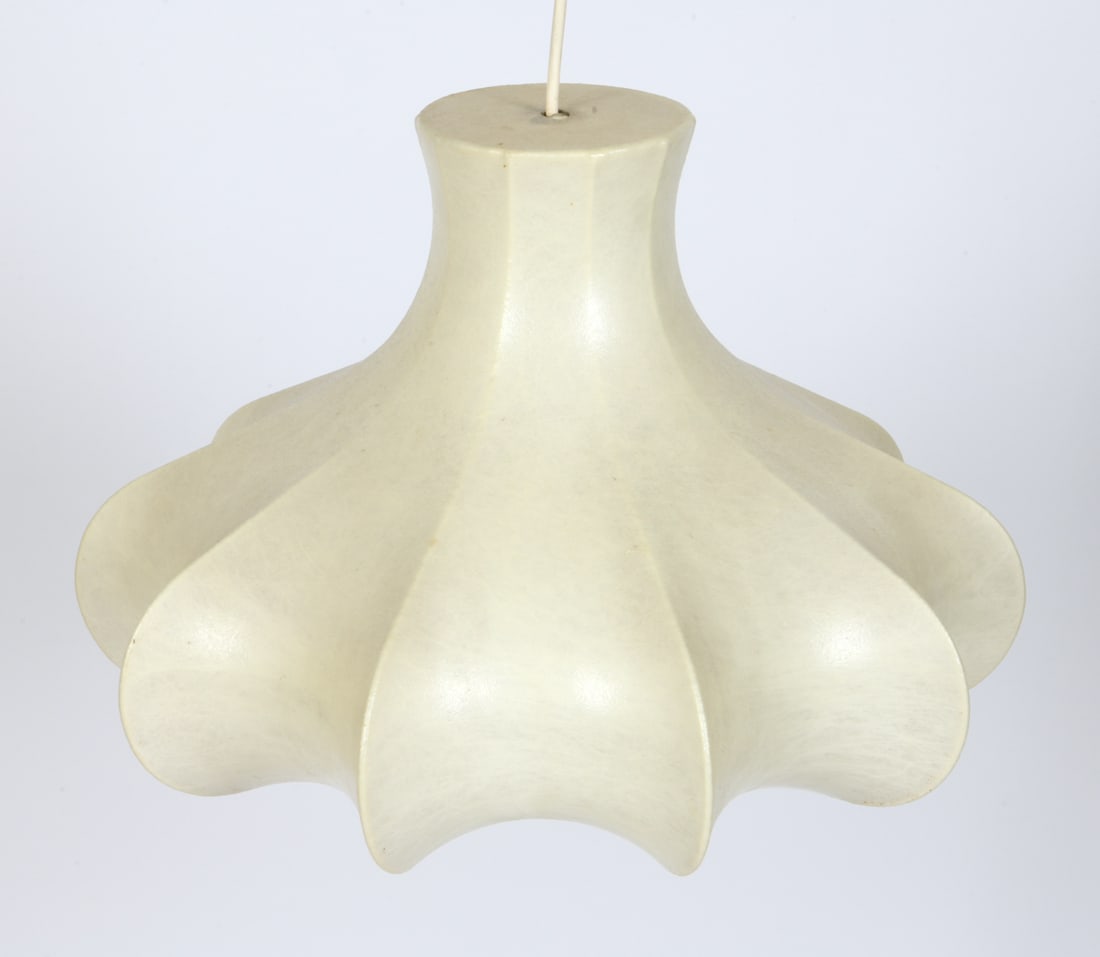 ACHILLE CASTIGLIONI "COCOON" FLOWER PENDANT LIGHT: Organic shape pendant light in "Cocoon" shape and form. Italian, circa 1970s. Dimensions: (Fixture) H 11" x Dia 15.5" Condition: Untested. Couple very small spots of soiling. PO079