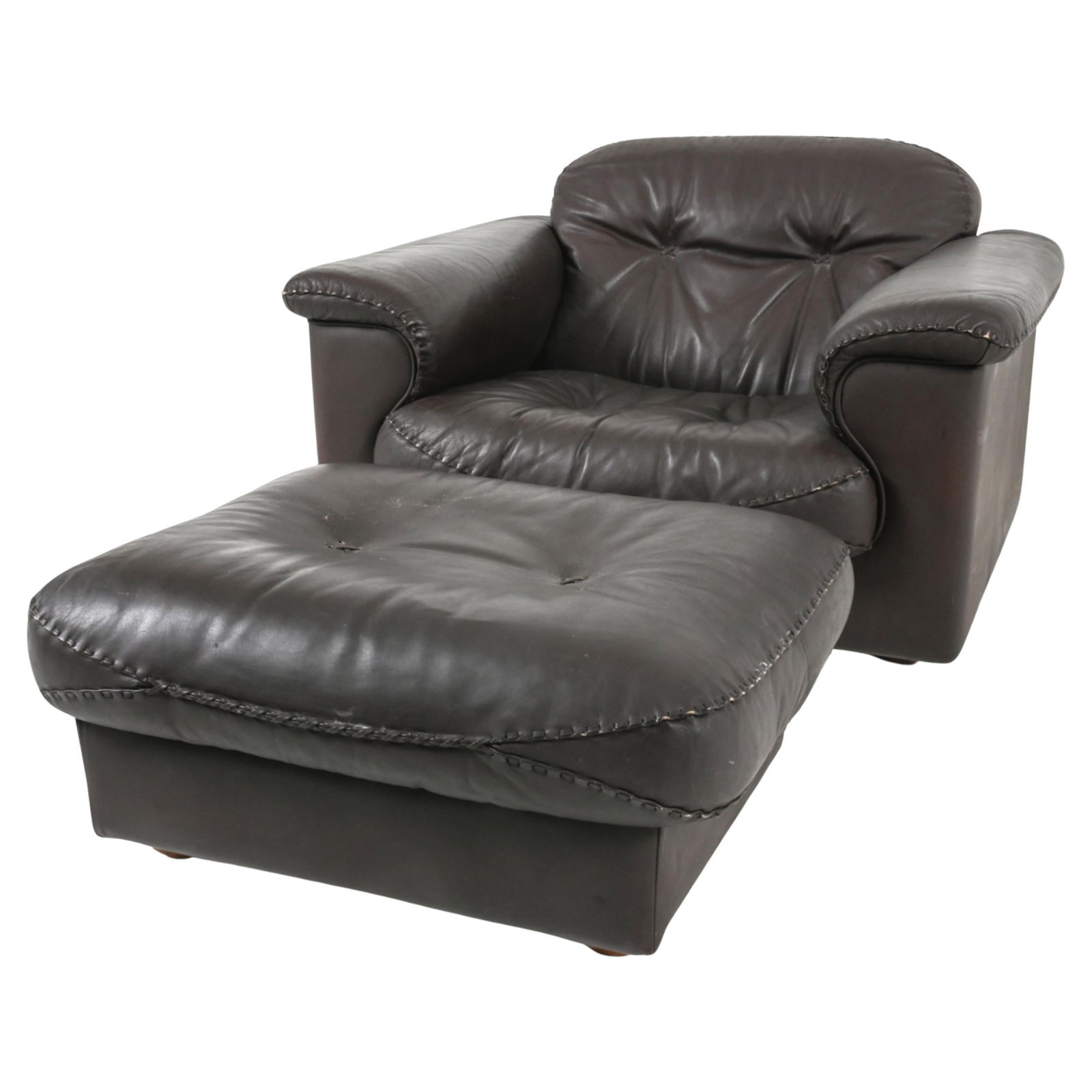 DE SEDE DS-101 LEATHER CLUB CHAIR & OTTOMAN: A design icon with a connection to cinema, the De Sede DS-101 Leather Lounge Chair and Ottoman is a luxurious seating option steeped in mid-century modern style. Originally crafted in Switzerland by D