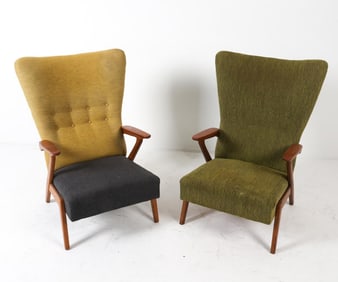 PAIR OF FRITZ HANSEN STYLE TEAK LOUNGE CHAIRS