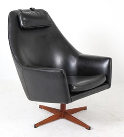 SCANDINAVIAN BLACK LEATHER SWIVEL CHAIR C. 1970S
