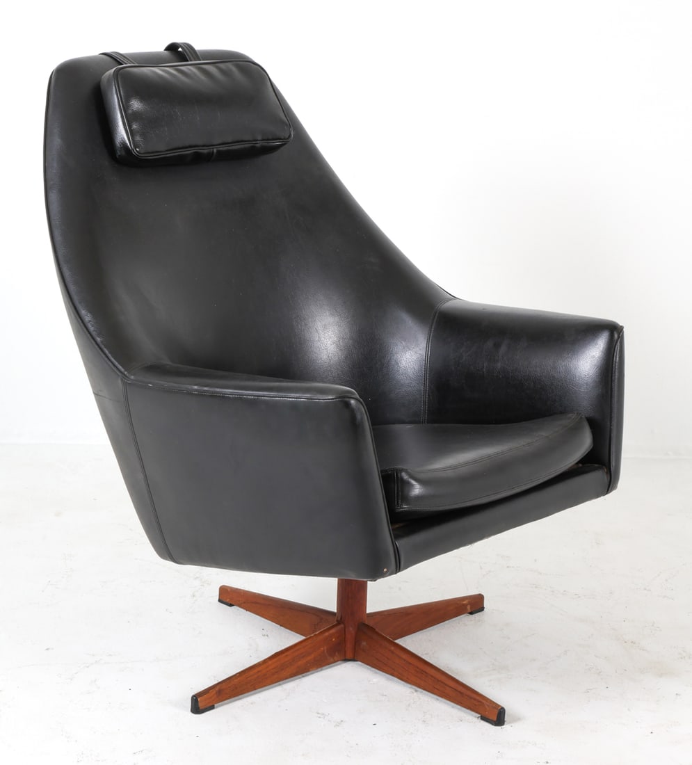 SCANDINAVIAN BLACK LEATHER SWIVEL CHAIR C. 1970S (1 of 17)