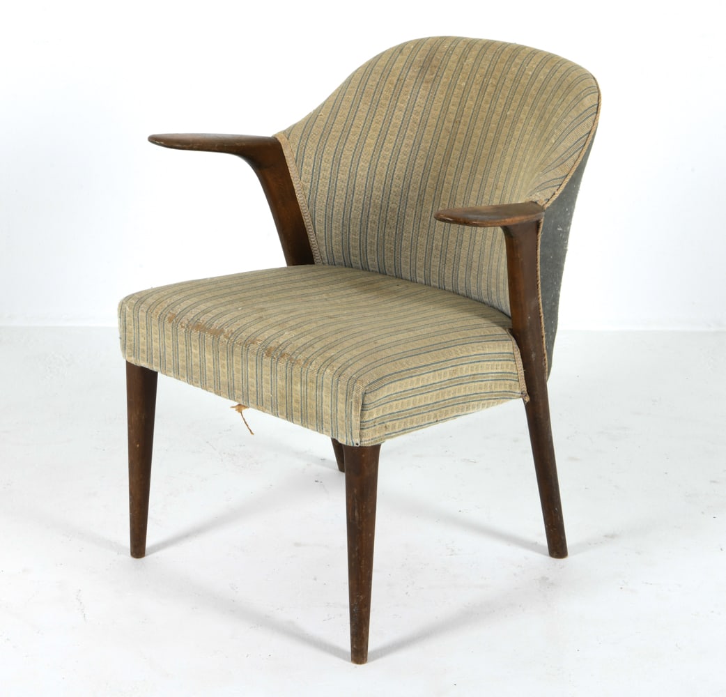 KUND A. RISAGER HANSEN SLAGELSE ARMCHAIR C. 1960: Off white and blue-tone wool upholstery. Dimensions: H 30" x W 27" x D 20", SH 17" Condition: Moderate nicks, rubbing and marks to armrests. Sun fading, blemishes and fraying to seat and back rest-goo