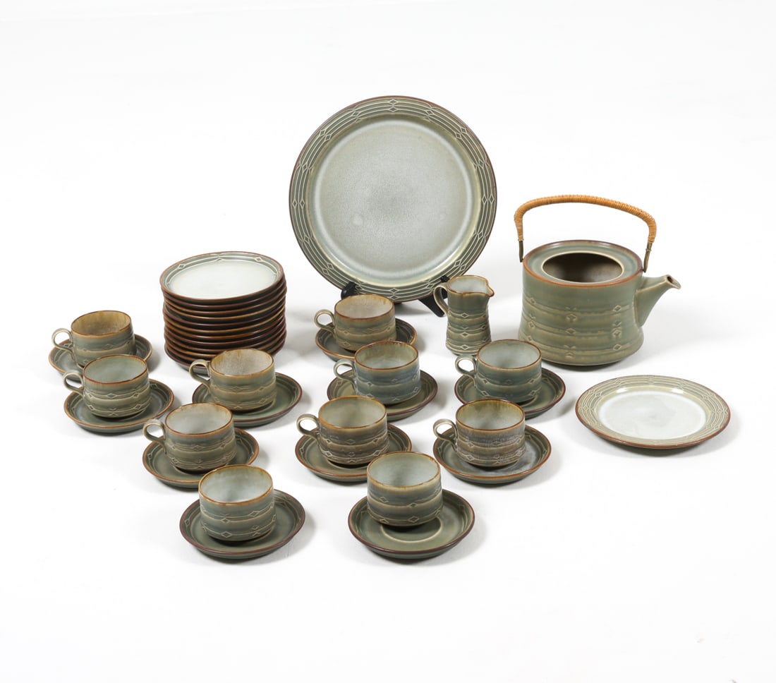 DANISH MID-CENTURY NISSEN CERAMIC SERVICE GROUP (1 of 11)