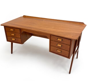 SVEND AAGE MADSEN DANISH TEAK DESK C. 1960S