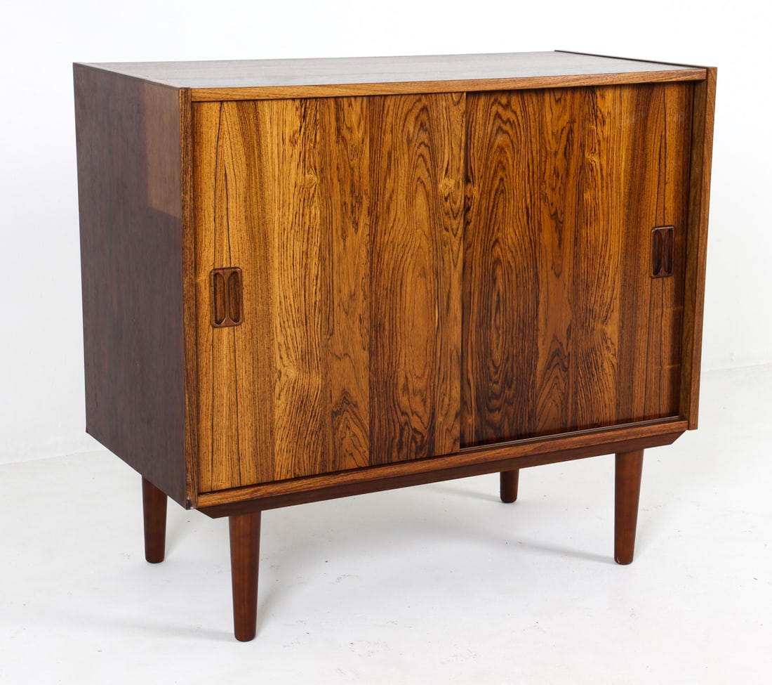 ATTR. TORBEN B NIELSEN ROSEWOOD CABINET C. 1960S: Adjustable shelves in the style of Torben B Nielsen. Dimensions: H 31.25" x W 34.25" x D 16.75". Conditions: Light surface wear consistent with age and use. Sun fading to finish. DMR111