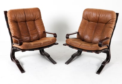 PAIR OF EINAR HOVE 'SKYLINE' BEECH LOUNGE CHAIRS