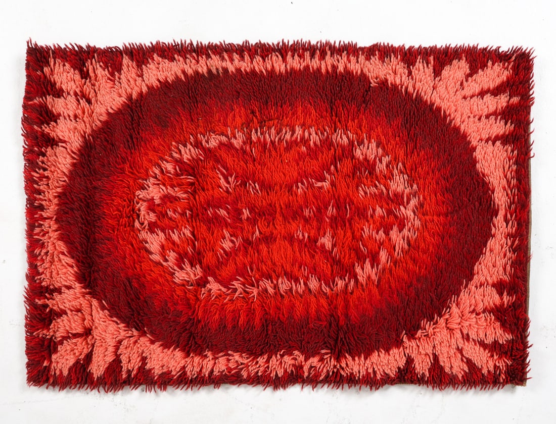 MID-CENTURY DANISH EGE RYA WOOL RUG: Dimensions: L 41.5" x W 27.5". Conditions: Slight discoloration to few places, wear consistent with age and use. DMR082