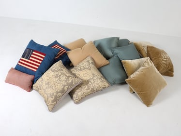 GROUPING OF DECORATIVE THROW PILLOWS