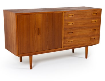 POUL HUNDEVAD DANISH TEAK SIDEBOARD C. 1960S