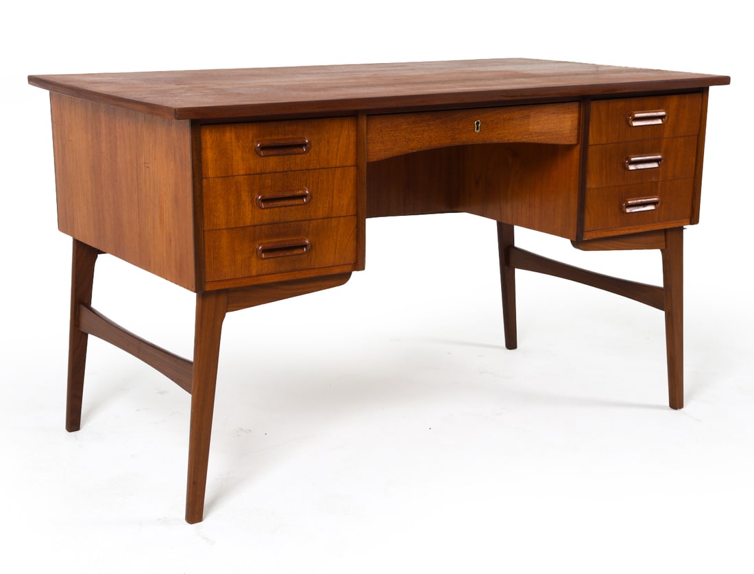 SVEND AAGE MADSEN STYLE DANISH TEAK WRITING DESK (1 of 12)