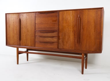 ARNE VODDER STYLE DANISH TEAK SIDEBOARD C. 1960S