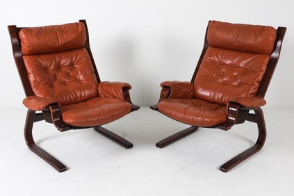 PAIR OF SCANDINAVIAN CANTILEVER LOUNGE CHAIRS