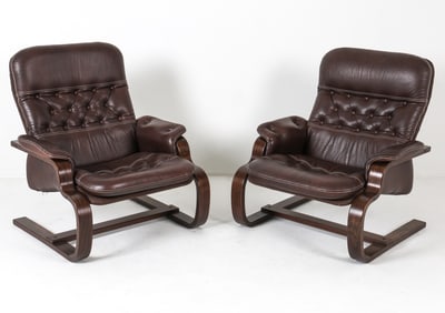 PAIR OF SCANDINAVIAN CANTILEVER LOUNGE CHAIRS