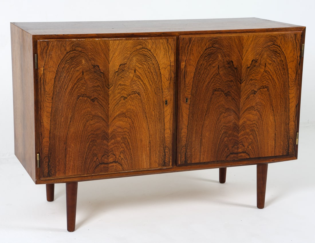HUNDEVAD DANISH ROSEWOOD CREDENZA C. 1960S: Rosewood credenza by Hundevad & co. Key included. Marked to the back. Adjustable shelves and drawers. Denmark, circa. 1960s. Dimensions: H 29.5" x W 42.5" x D 17". Condition: Minor scuffs, wear consis