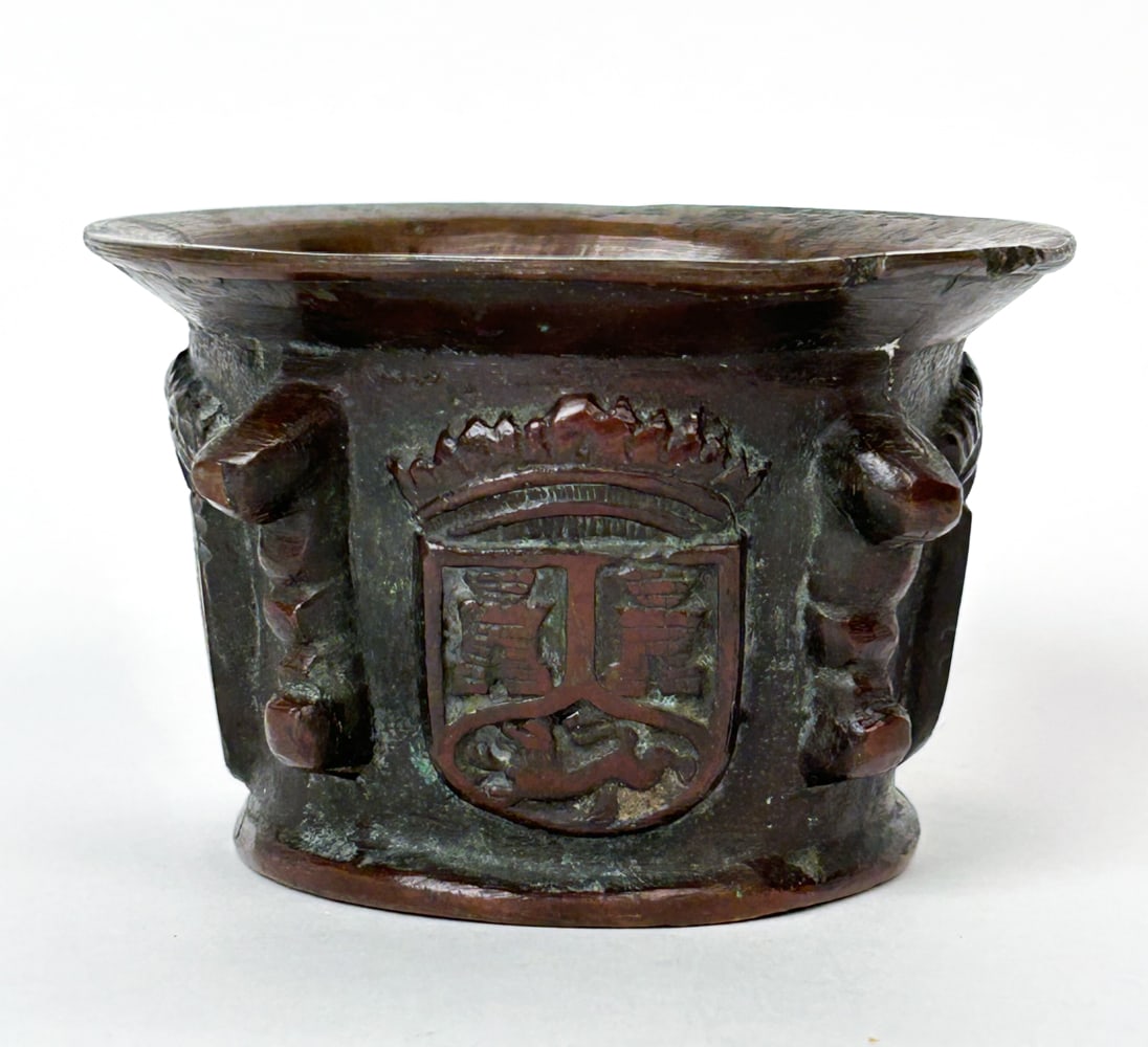 17TH C. SPANISH BRONZE MORTAR COAT OF ARMS (1 of 8)