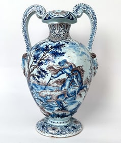 LATER 18TH C. LARGE DELFT URN