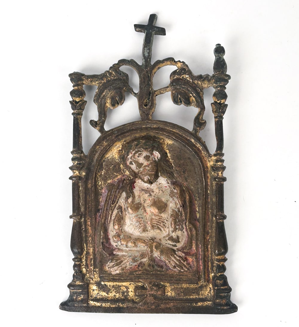 SPANISH 16TH C. PAX: MAN OF SORROWS: Bronze Pax with remains of gilding and polychrome. Featuring Christ as man of sorrows, with decorative frame. Dimensions: H 7.25" x W 3.75" Condition: Bracket missing from back, one finial missing, an