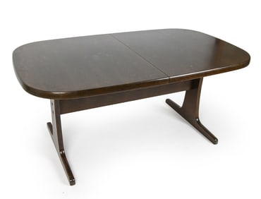 SKOVBY STYLE DANISH OAK DINING TABLE C. 1970S