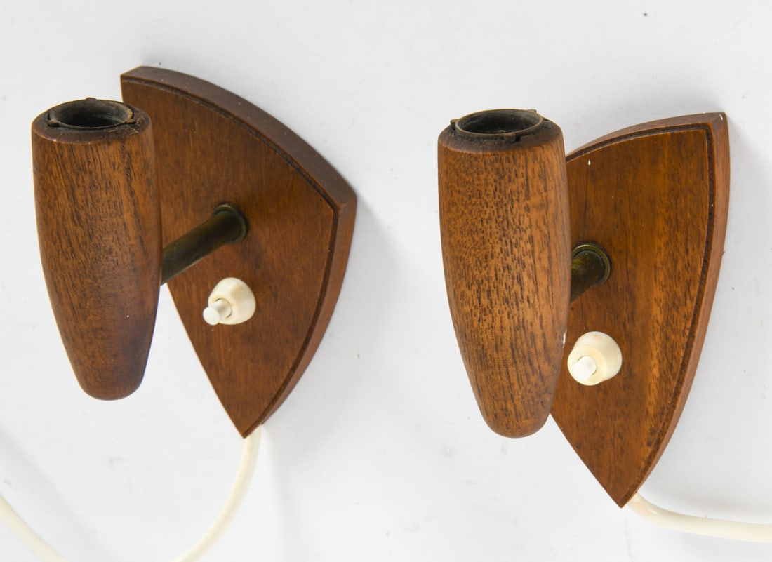 PAIR OF MID-CENTURY DANISH TEAK WALL SCONCES 1960S (1 of 6)