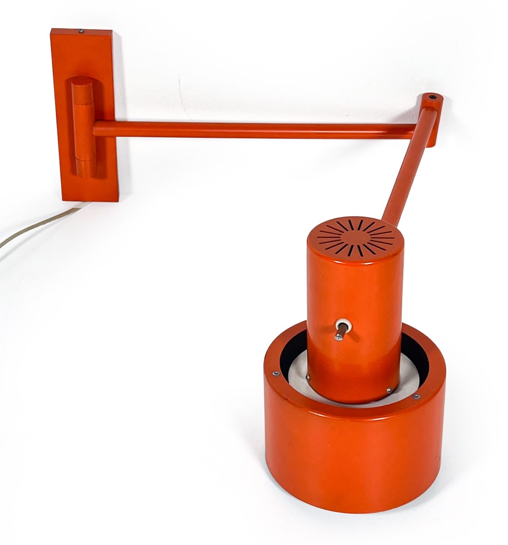 JO HAMMERBORG FOR FOG MORUP SKALA LAMP CIRCA 1970S: Orange swing arm wall steel lamp for Fog & Morup by Jo Hammerborg. Denmark, circa 1970s. Marked underneath. Dimensions: (Fully extended) H 7.75" x W 5.5" x D 32.75" Condition: (Not tested) minor scrat