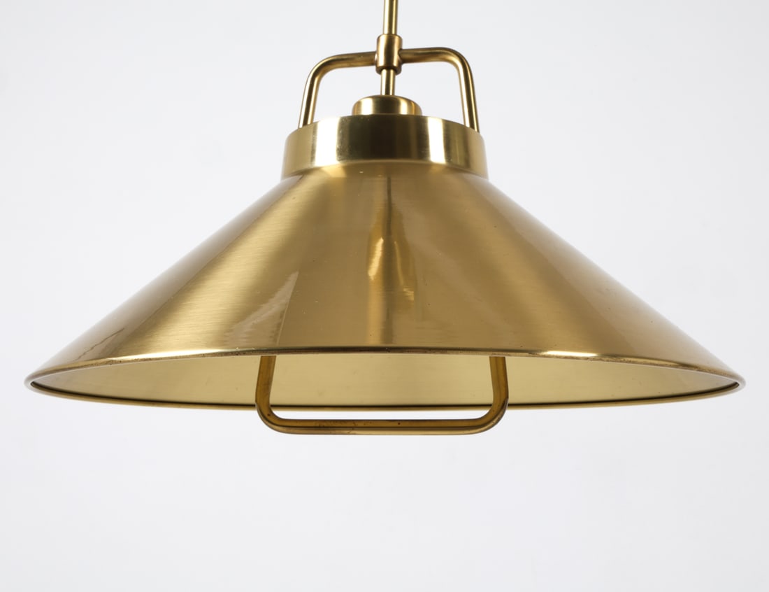 FRITS SCHLEGEL LYFA DANISH BRASS PENDANT LIGHT: Polished brass pendant light designed by Frits Schlegel for Lyfa. Pulley system and handle for height adjustment. Apparently unmarked. Denmark, circa 1960s. Dimensions: H 12" x D 17". Condition: Wirin