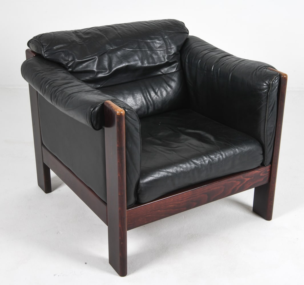ARNE NORELL STYL DANISH LEATHER BEECH LOUNGE CHAIR: Leather lounge chair in beech frame. Denmark, circa 1970s. Dimensions: H 32.5" x W 34.5" x D 32.5" x Sh 16" Condition: Wear consistent with age and use including faint rubs and scuffs. PP033