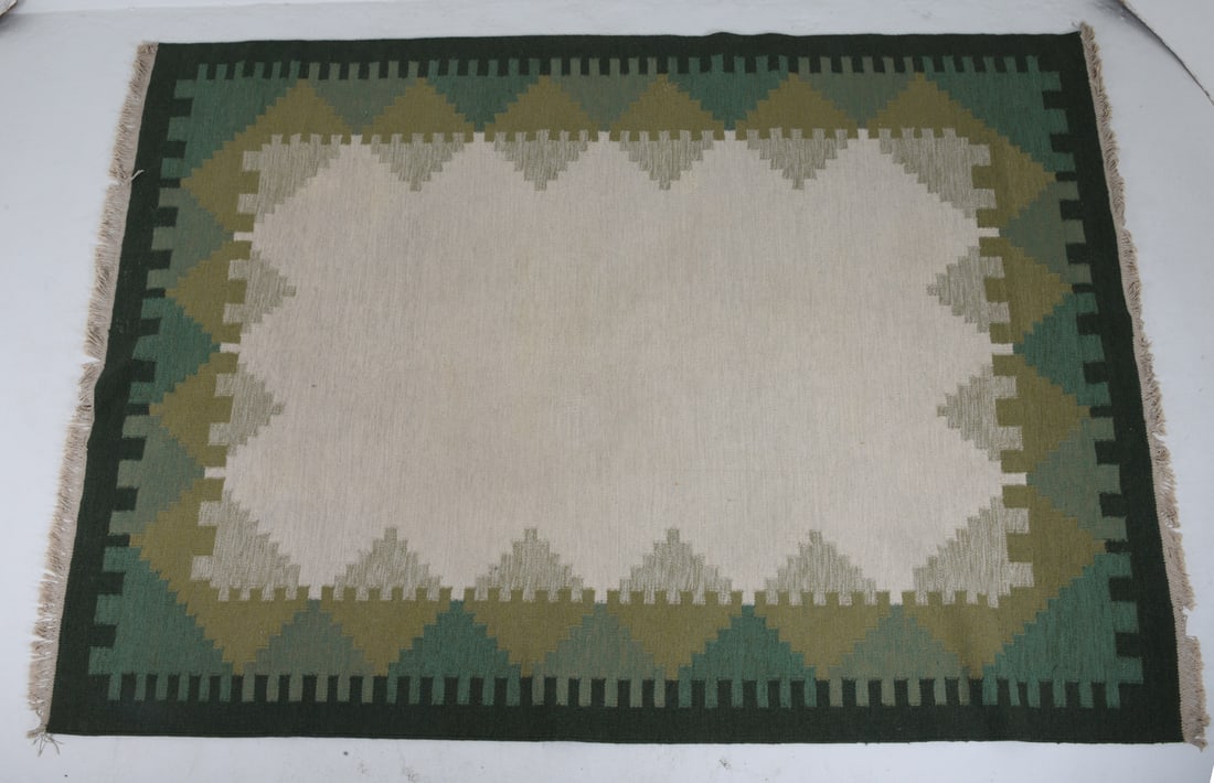 MID-CENTURY SCANDINAVIAN WOOL RUG: Dimensions: L 150" x W 102" Condition: Minor Fading, wear consistent with age and use.