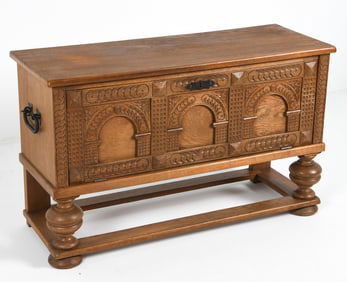 ANTIQUE BAROQUE STYLE OAK BLANKET CHEST