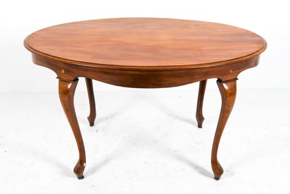 QUEEN ANNE STYLE WALNUT DINING TABLE C. 1970S