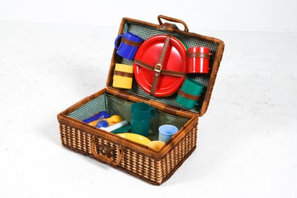 VINTAGE RATTAN WICKER PICNIC BASKET SET