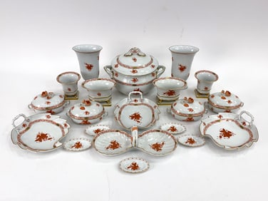 HEREND CHINESE BOUQUET RUST PORCELAIN GROUPING