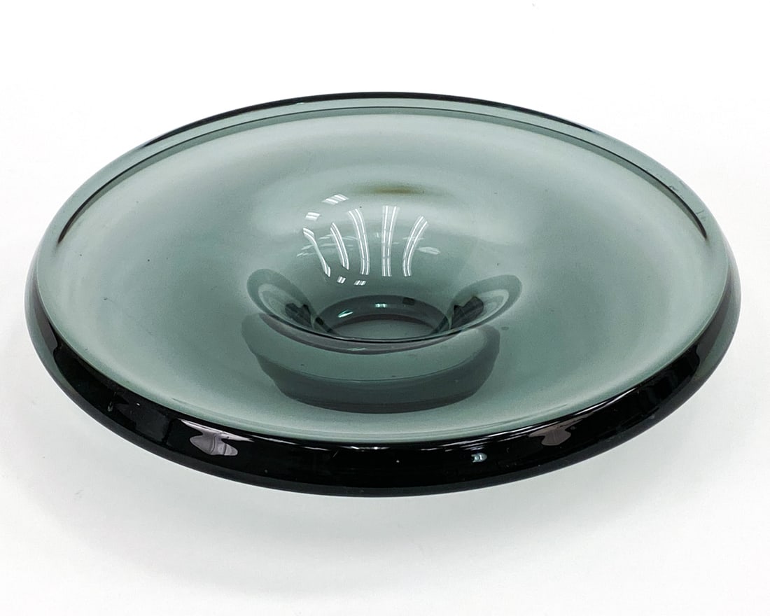 ANDRIES DIRK COPIER DUTCH SMOKED GLASS BOWL: Vintage smoked glass bowl designed by Andries Dirk Copier for Glasfabriek Leerdam. Marked underneath. Dimensions: Dia 13" Condition: Scratches and scuffs to bottom. Wear consistent with age and use.