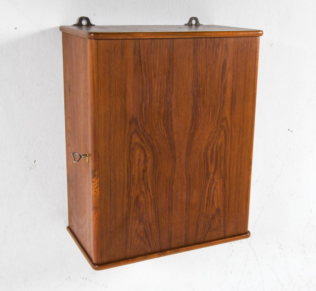 MID-CENTURY DANISH TEAK SMALL CABINET C. 1960S (1 of 8)