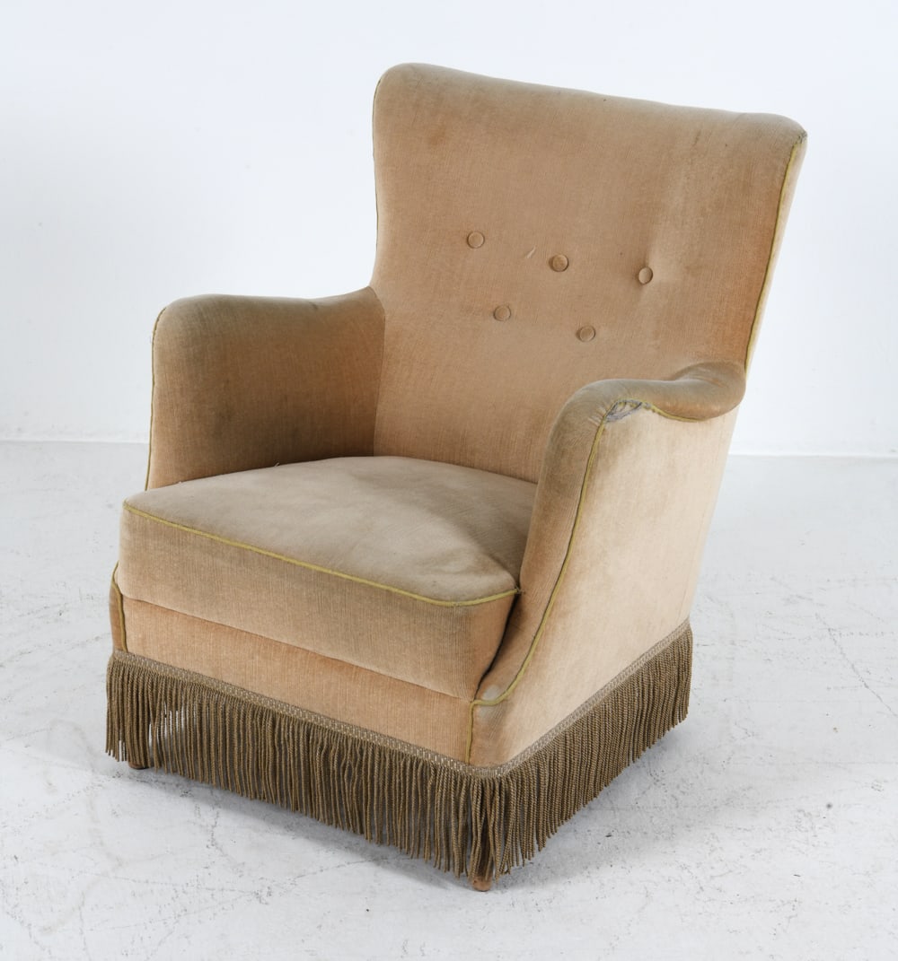 MANNER OF FRITS HENNINGSEN DANISH WINGBACK CHAIR: Danish mohair upholstery lounge chair, in the manner of Frits Henningsen, with tufted buttons design and fringe skirt. Denmark, circa 1960s. Dimensions: H 31" x W 36" x D 24" x SH 15" Condition: Scuff