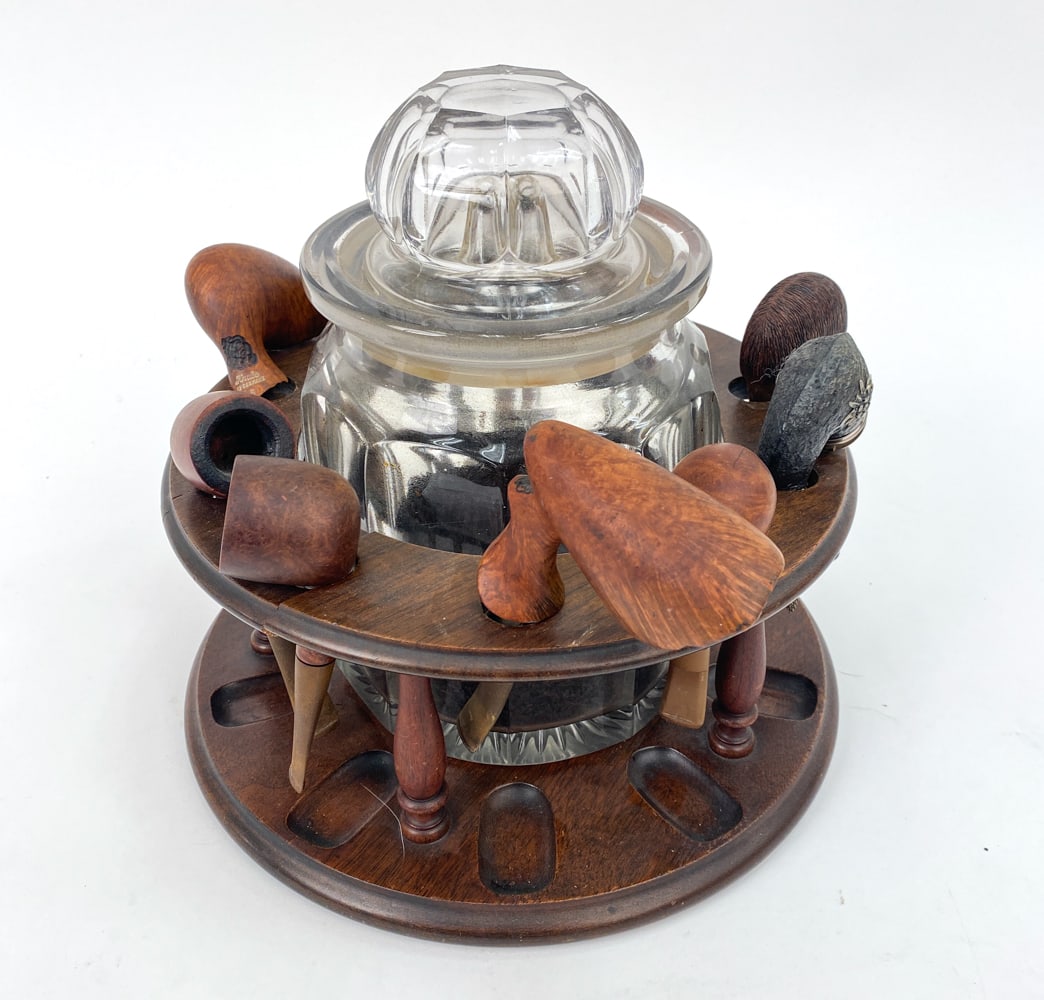GROUPING OF VINTAGE PIPES AND HOLDER 19TH C. (1 of 19)