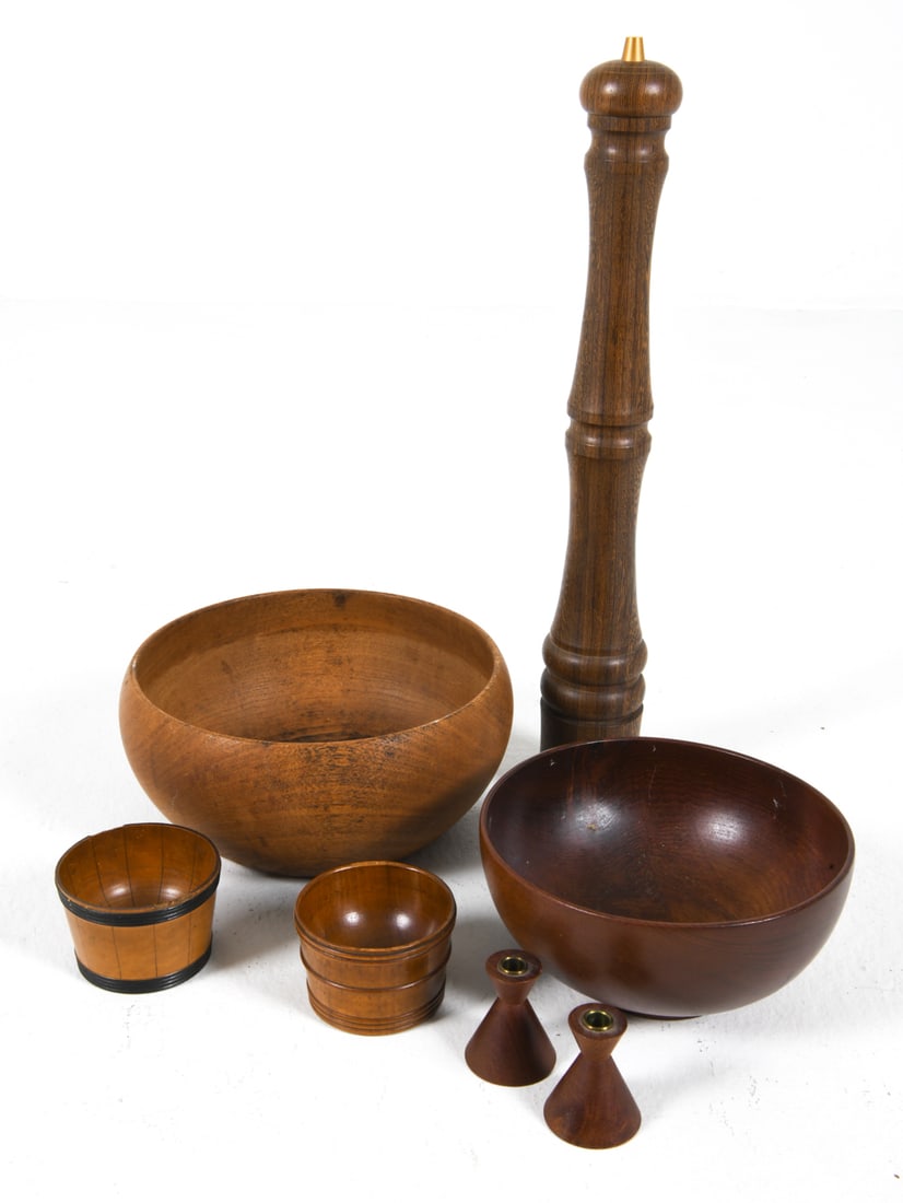 DANISH DECORATIVE WOODEN GROUPING (1 of 10)