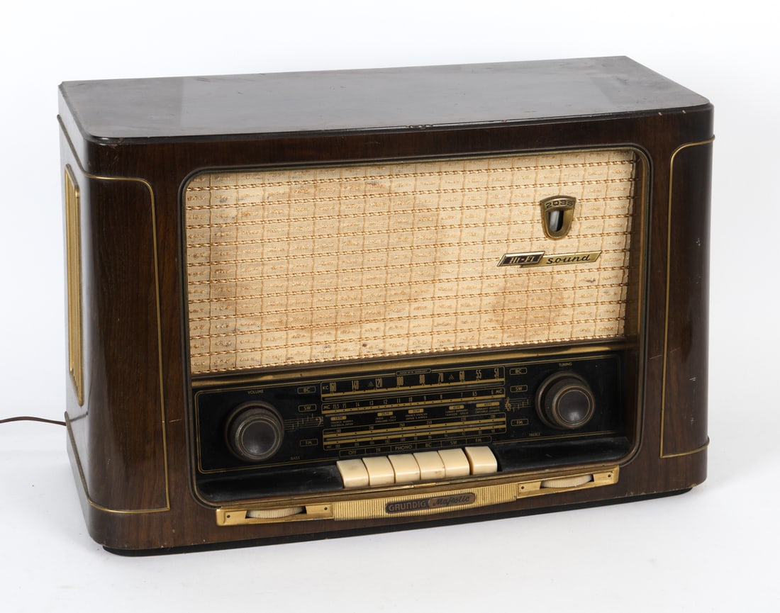 GRUNDIG MAJESTIC 2035 HI-FI TUBE RADIO (1 of 15)