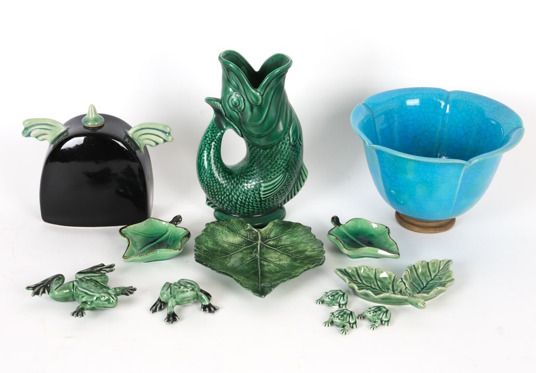 EUROPEAN DECORATIVE CERAMIC GROUPING (1 of 20)