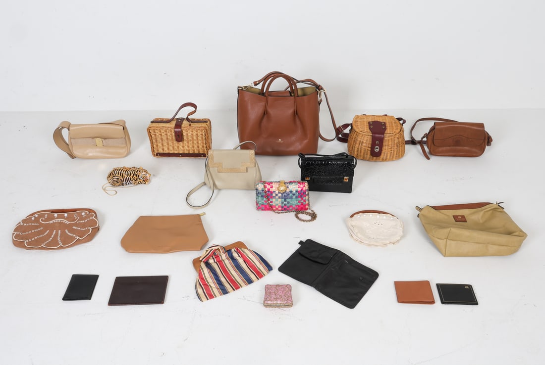 LARGE GROUPING OF VINTAGE HANDBAGS (1 of 20)