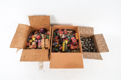 Group of several boxes of vintage vacuum tubes. Includes some interesting early models. Condition: