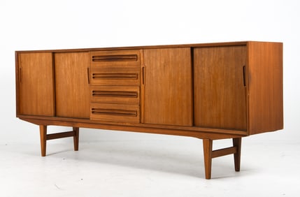 JENSEN & HERNING DANISH TEAK SIDEBOARD C. 1970S