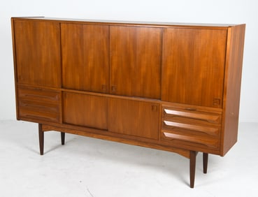 STYLE OF JOHANNES ANDERSEN TEAK SIDEBOARD C. 1960S