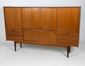 MANNER OF JOHANNES ANDERSEN TEAK SIDEBOARD C.1960S