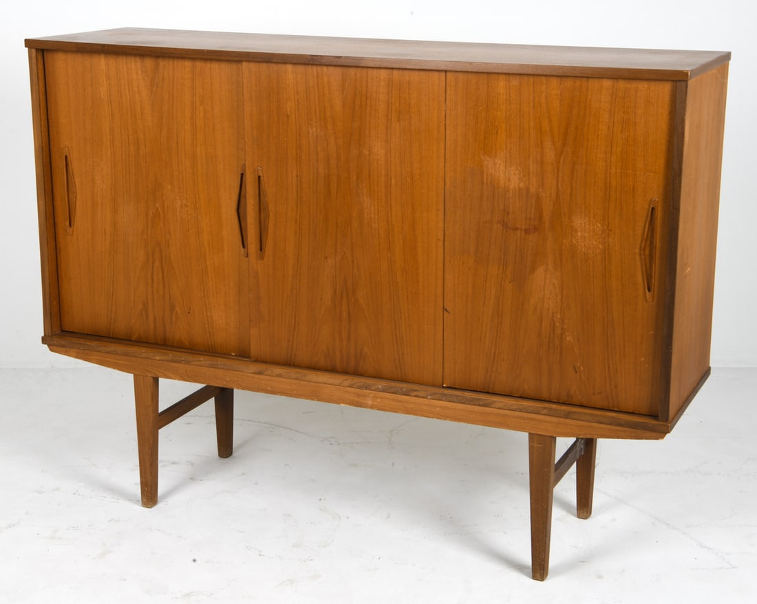 FARSO STYLE DANISH TEAK SIDEBOARD C. 1960S (1 of 18)