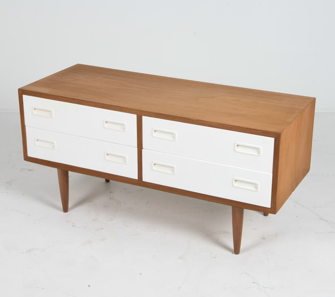 POUL HUNDEVAD DANISH OAK LOW CHEST C. 1970S (1 of 18)