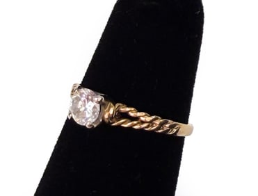 DIAMOND & 14K GOLD ENGAGEMENT RING