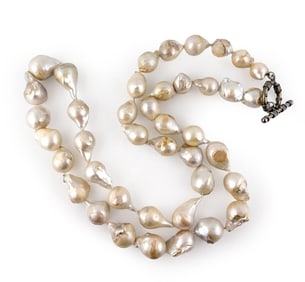 LARGE BAROQUE PEARL NECKLACE